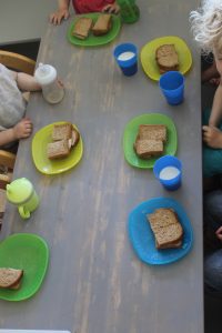 Kinderopvang Bambaloe Groningen Zuid - lunchen broodje eten